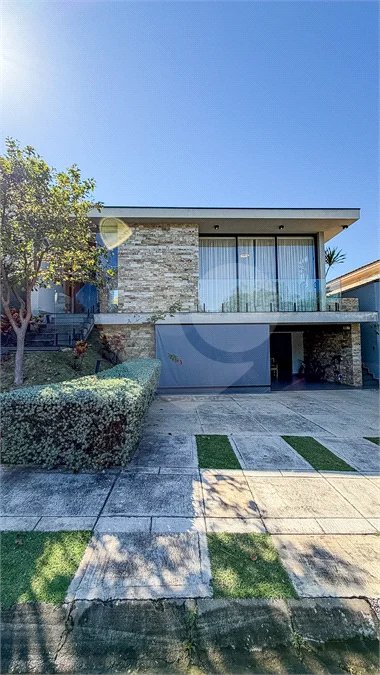 Indaiatuba - HOME DESIGN - Casa Térrea - Condomínio Paradiso - 420 m² de terreno - 307,19 m² de área construída - 3 suítes completas, sendo 1 master com closet planejado e banheira de imersão - Sala de TV reversível para 4ª suíte - Sala de estar ampla e varanda gourmet integrada - Cozinha com móve