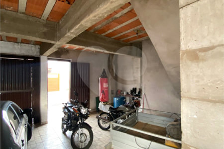 Casa Térrea com 2 dormitórios, sendo 1 suíte.