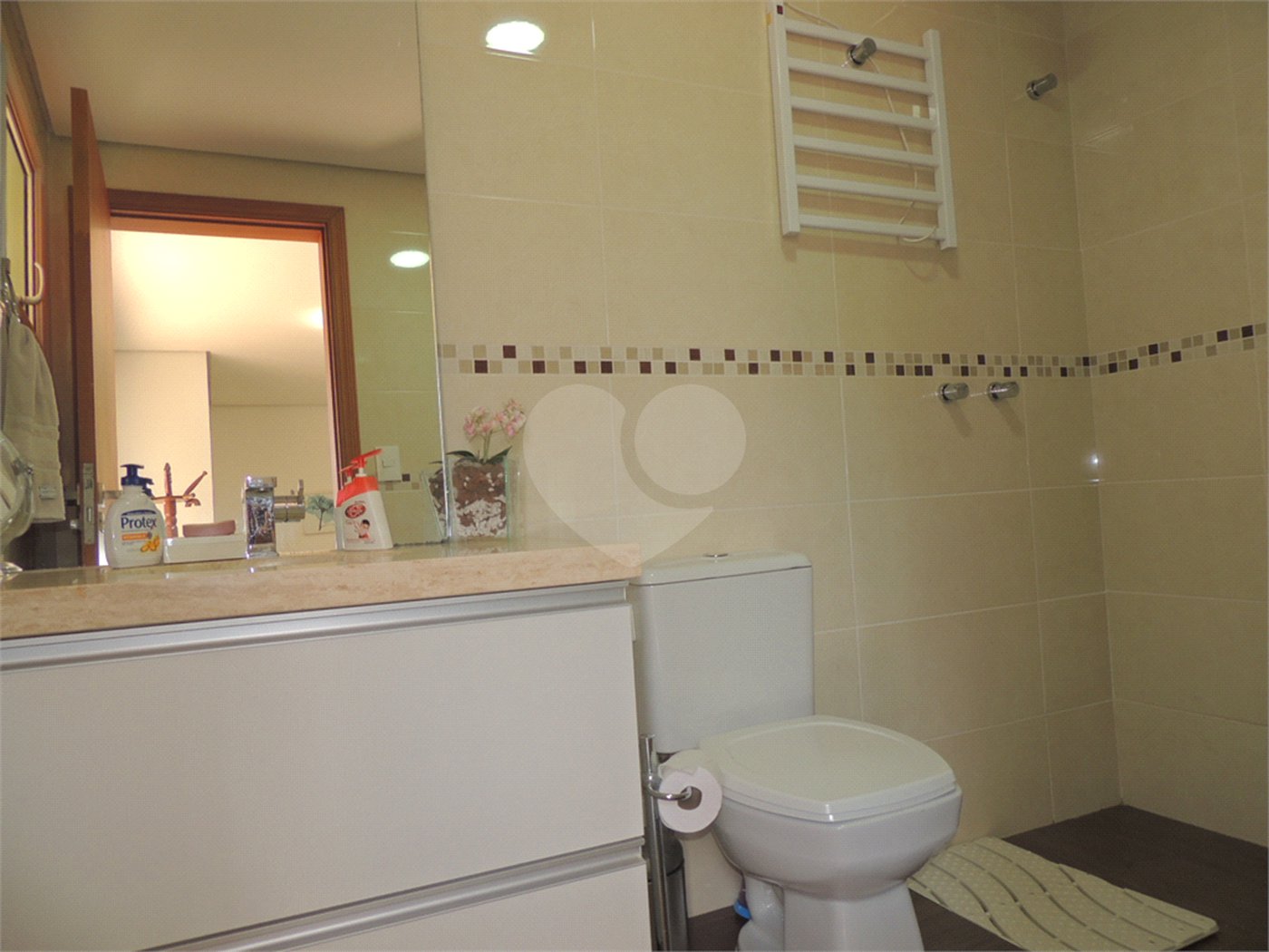 Casa à venda com 4 suítes no condomínio Ville de France, São Paulo - SP