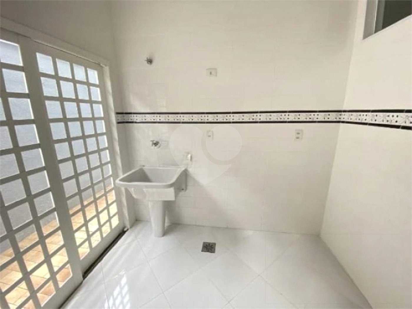 Casa à venda com 3 dormitórios, sendo 1 suite e ampla área de lazer no Jardim Brasil
