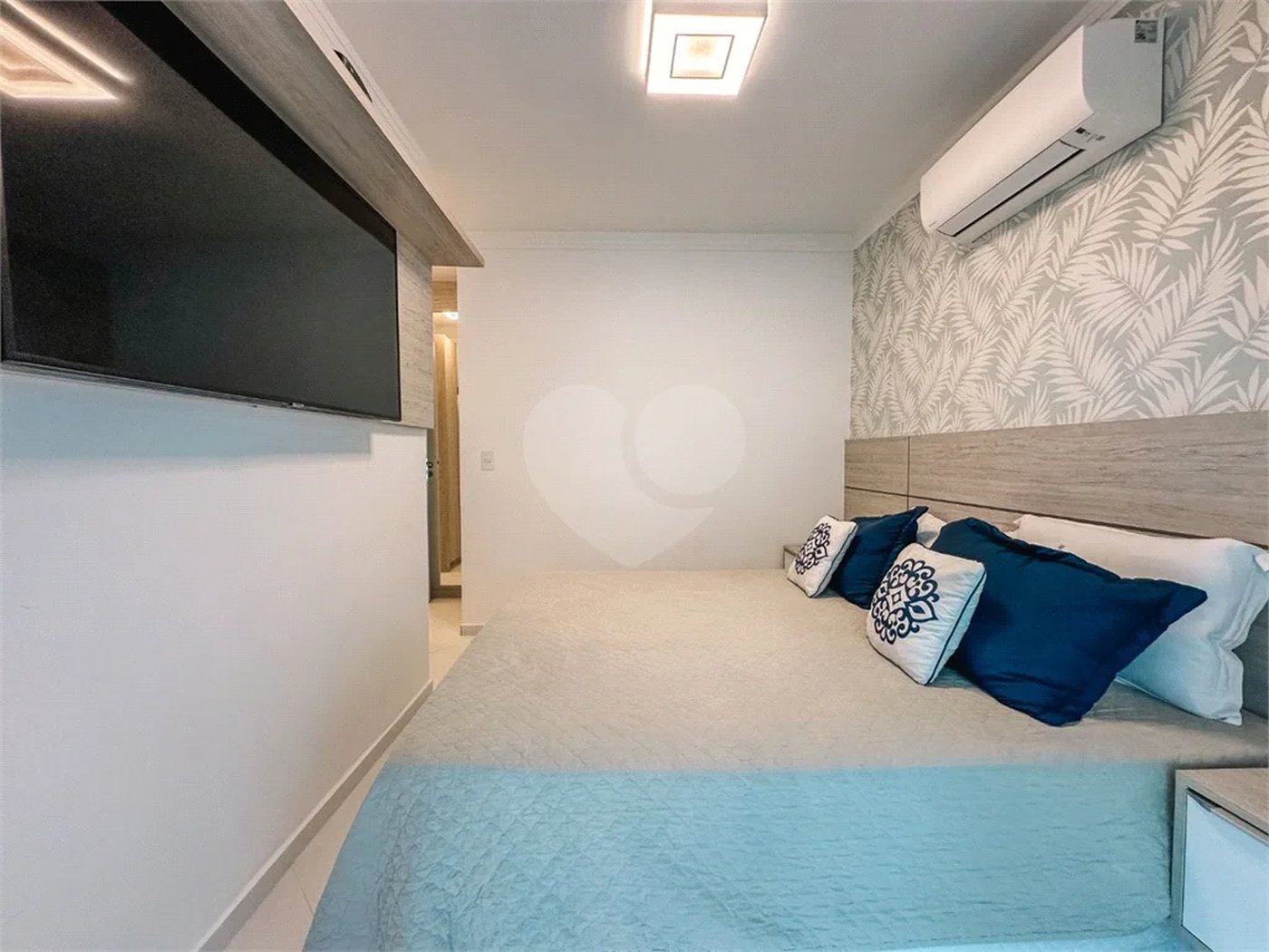 Apartamento à venda com 3 quartos, sendo 2 suítes,  em Riviera de São Lourenço, Bertioga, SP