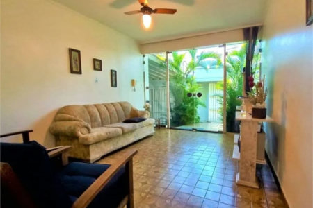 Sobrado à venda 241m² na Vila Mariana 04 dormitórios, 01 suíte e 03 vagas.