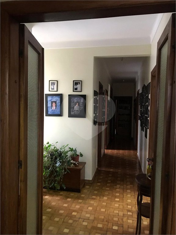 Apartamento de 345m2, 1 por andar.4 dormitórios (sendo 1 suite e 1 closet).