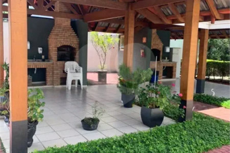Apartamento em Atibaia com 2 dormitórios (1 suíte), 1 vaga de garagem, elevador, área de lazer com piscina