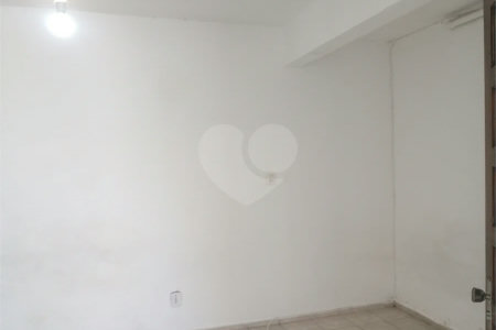 Casa de 1 dormitório com quintal e jardim na Vila Ipojuca!