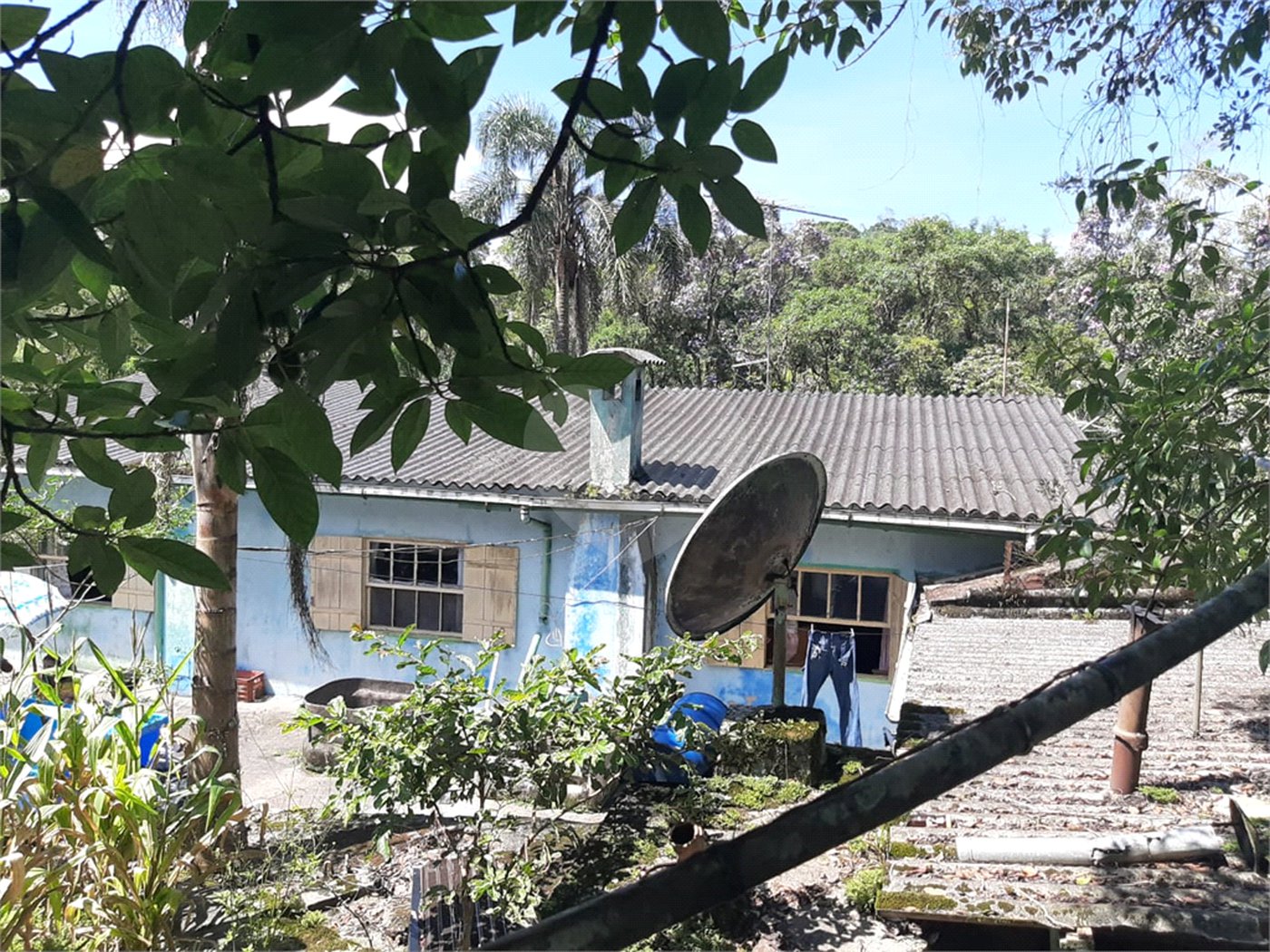 Tapiraí Sp - Sítio Santa Clara - Area de 12,1 ha - composto por casa principal, galpões poço artesiano, ótima área para plantios. Fica localizado a aproximadam. 1 quilômetro da prefeitura. Area preservação permanente- 4,6 ha - Area aproveitável - 4,6 ha - area utilizada rural - 2,5 ha -R$ 750.000,00