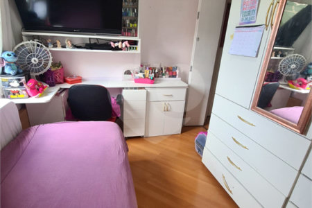 Apartamento com 3 dormitórios, sendo 1 suíte.