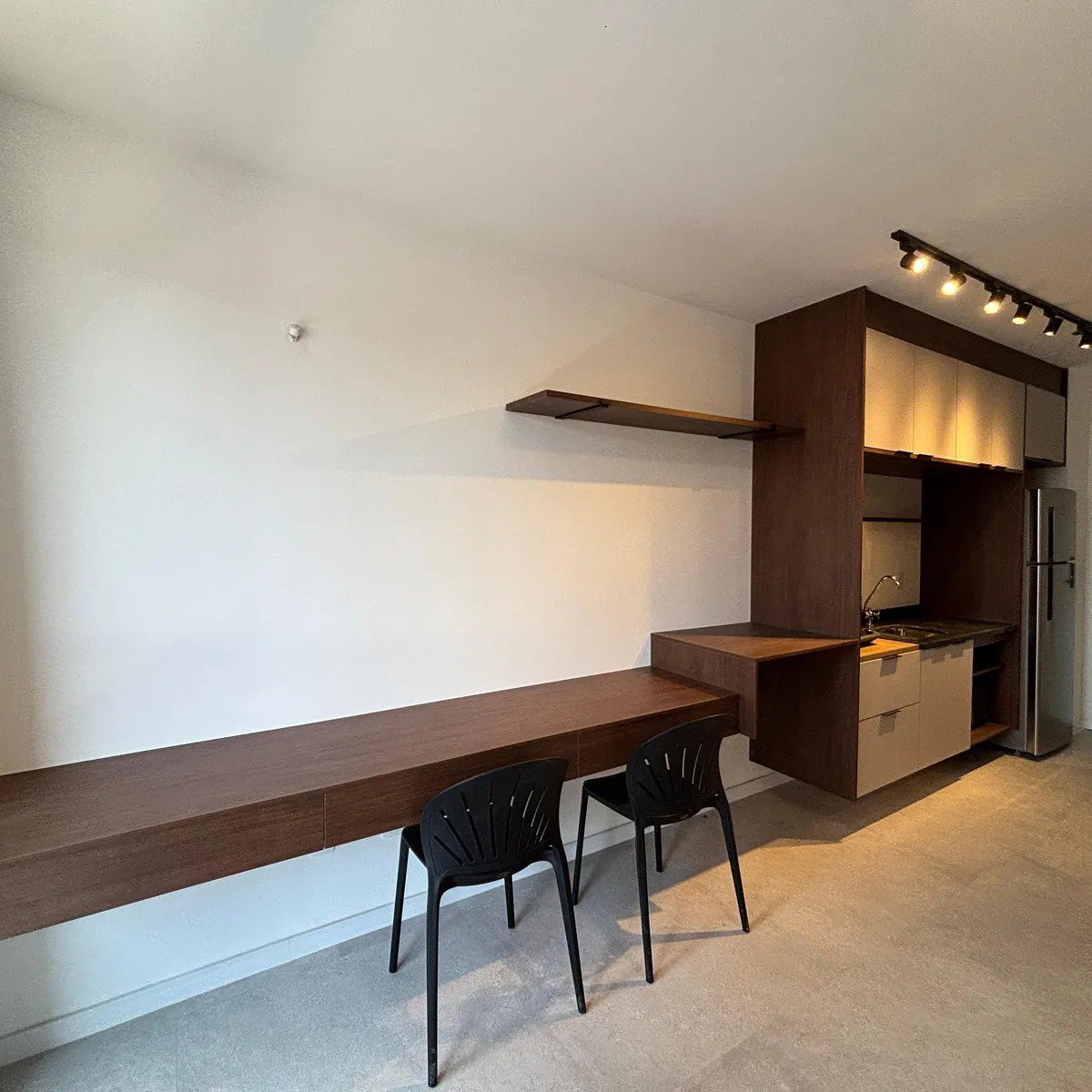 Studio novo e mobiliado para locação 26m² em Pinheiros – próximo ao metrô Faria Lima!