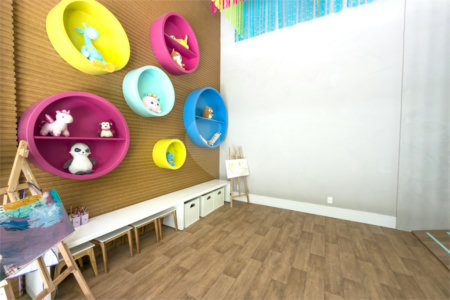 Apartamento de 03 dormitórios sendo 02 suítes com 02 vagas de garagem.