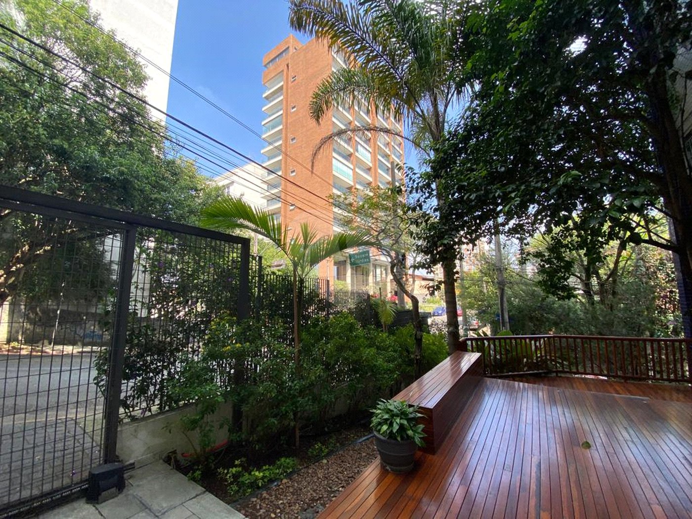Apto 91 m - Metrô Sumaré, rua arborizada e tranquila. ótima planta, são 03 dorm 1 suite 1 vaga