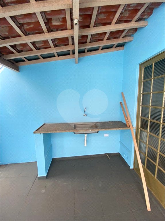 Casa Térrea com 3 dormitórios, sendo 2 suítes.