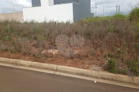 Lote no Jardim do Bosque, aceita financiamento ou aquisição de terreno e construção .
