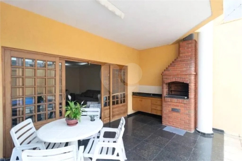 Casa com 3 dormitórios sendo 3 suítes com 03 vagas de garagem.