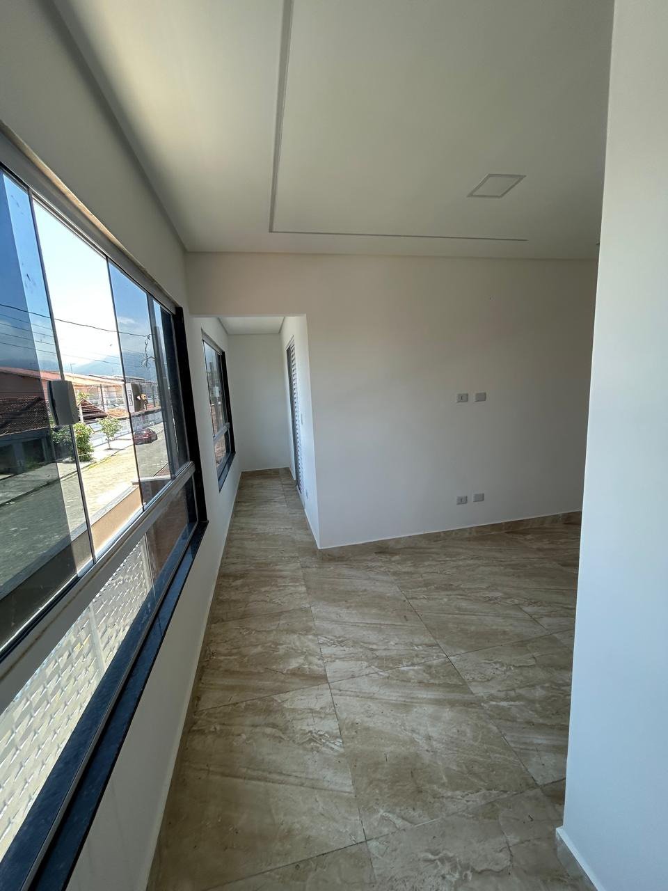 Duplex à venda com 2 quartos, sendo 1 suíte, apenas 400m Mar