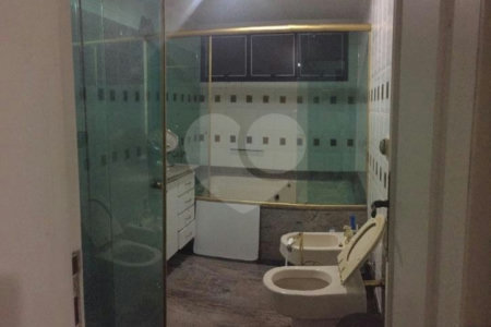 Oportunidade - Apto. 4 Suites / 4 Vagas de garagem