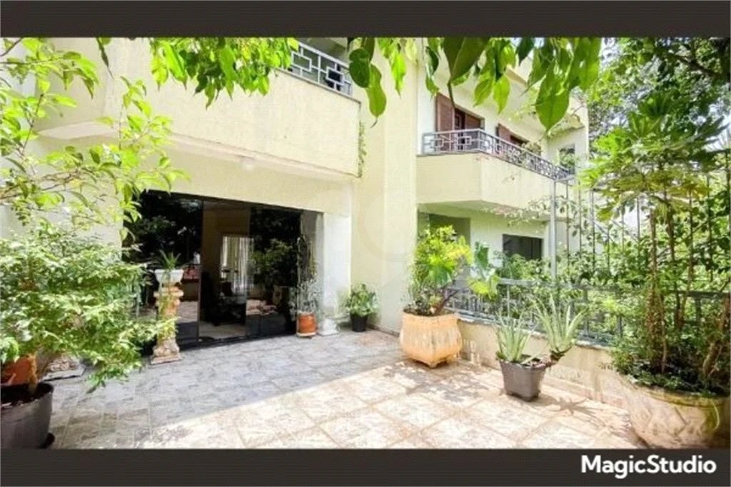 Casa com 540m² , 5 dormitórios , sendo 4 suítes , 10 vagas , à venda no bairro Jardim , em Santo André