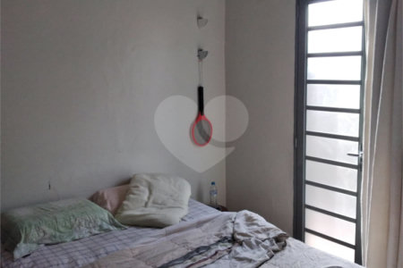 Casa Térrea com 3 dormitórios.