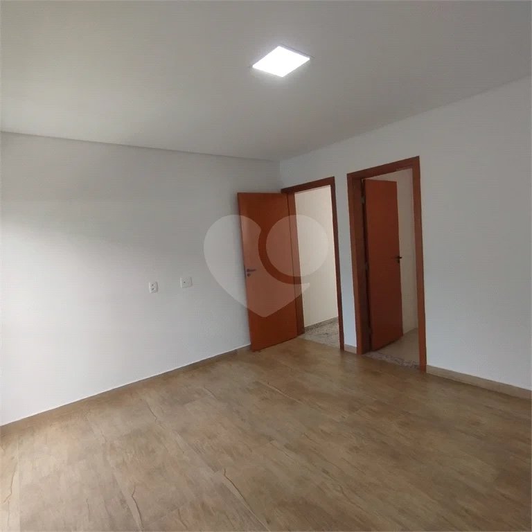 Sobrado à venda, 3 suítes, garagem, a 300 m do metrô Vila Matilde