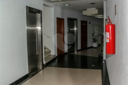 Apartamento à venda no bairro Barra Funda.