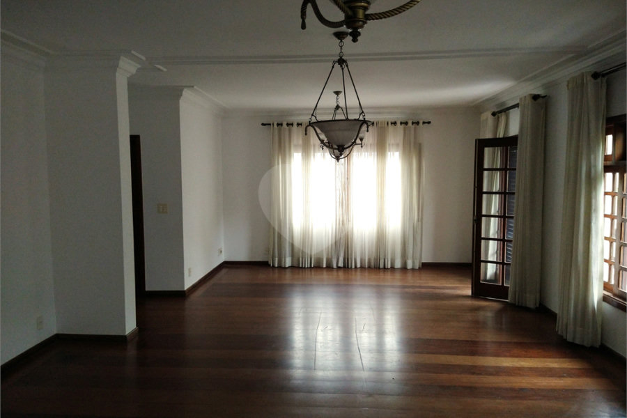 SOBRADO DE 426,0 M² COM 04 SUITES, SALÃO DE FESTAS, 06 VAGAS,06 BANHEIROS E PISCINA PARA LOCAÇÃO OU VENDA NO BARRO BRANCO