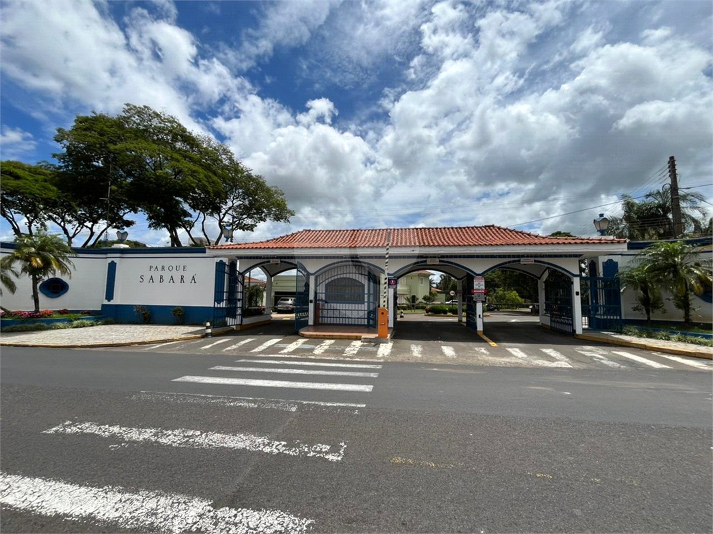 Terreno em condomínio fechado com 512 metros