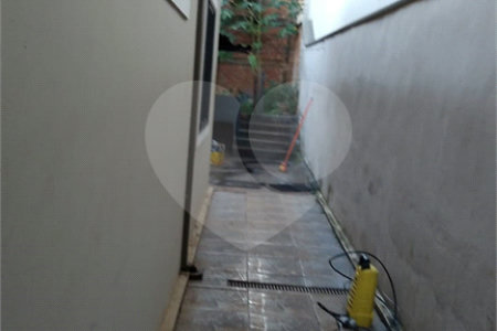 Casa Térrea com 3 dormitórios, sendo 1 suíte.