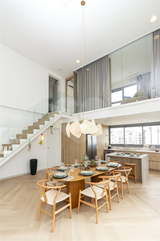 Duplex com 159m² à venda com 2 suítes, 1 dormitório, 1 escritório e 2 vagas de garagem nos Jardins