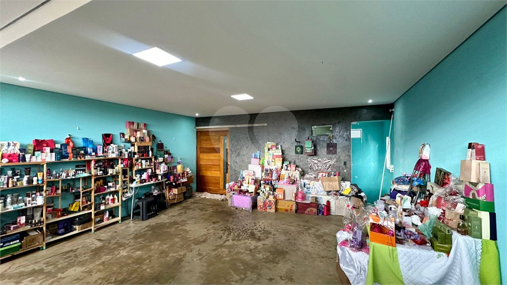 Sobrado a venda com 3 dormitorios sendo 1 suite com closet e varanda no bairro Arcoville