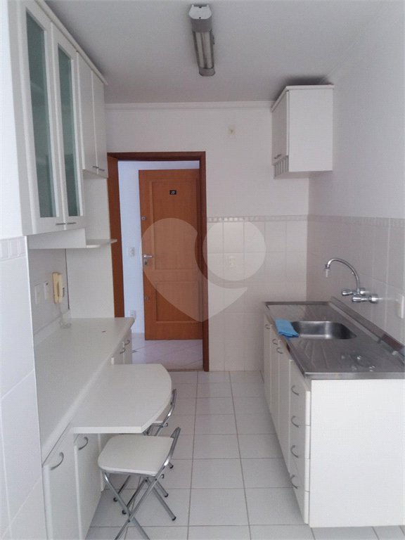 Indaiatuba - Venda - Apartamento no Condomínio Portal das Flores com 64 m², 3 dorms, sendo 2 com armários planejados, , WC social, cozinha planejada e totalmente integrada com a lavanderia, varanda, , 02 vagas de garagem. Excelente localização, a poucos metros do Shopping Polo, mercados, padaria,