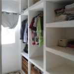 Casa Térrea com dormitórios, sendo 2 suítes.