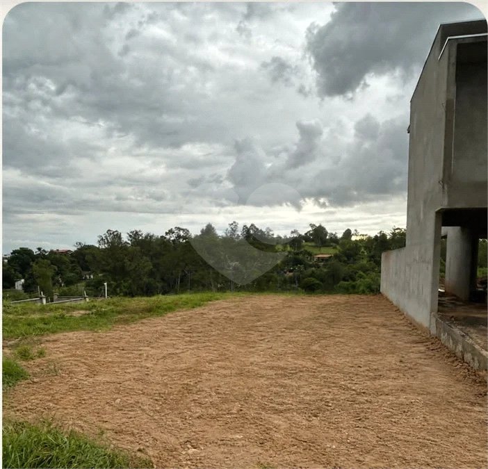 Refúgio Exclusivo em Indaiatuba: Lote Premium com Vista para o Lago e Projeto Aprovado no Condomínio Casa do Lago