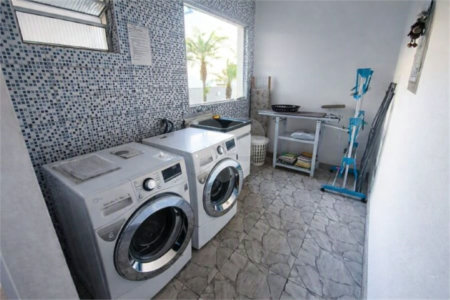 Prédio com Renda no Jabaquara - 773 m2 sendo 13 Studios, Salão Comercial e 22 vagas de garagem!