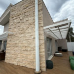 Casa de alto padrão em condomínio exclusivo com 4 suítes