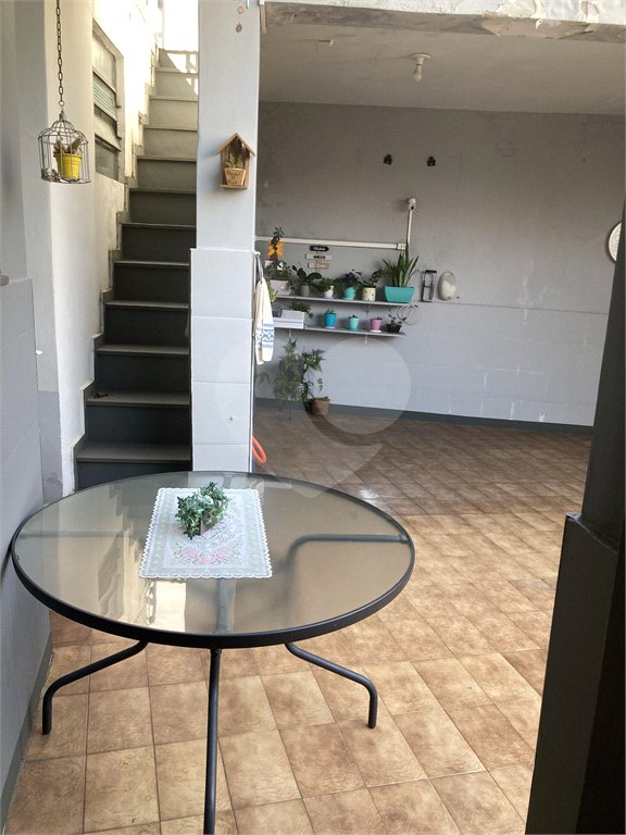 Casa com 4 dormitórios na Saúde.