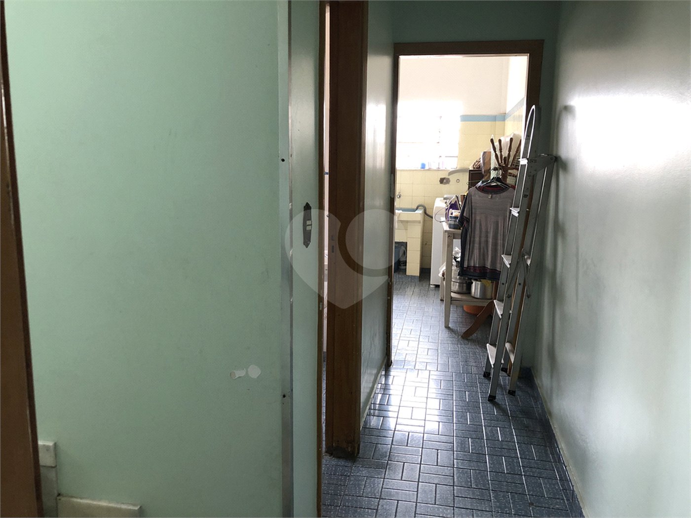 sobrado na Região do Jardim França próximo da Padaria Paris, com 3 dormitórios, 3 vagas de garagem,