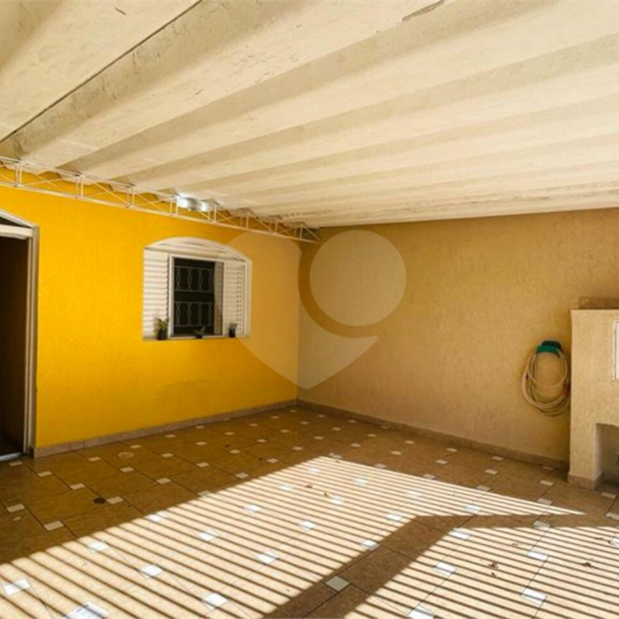 CASA A VENDA NA CIDADE SALVADOR COM 150M², 2 DORMITÓRIOS, 1 BANHEIRO, 2 VAGAS, JACAREI/SP.