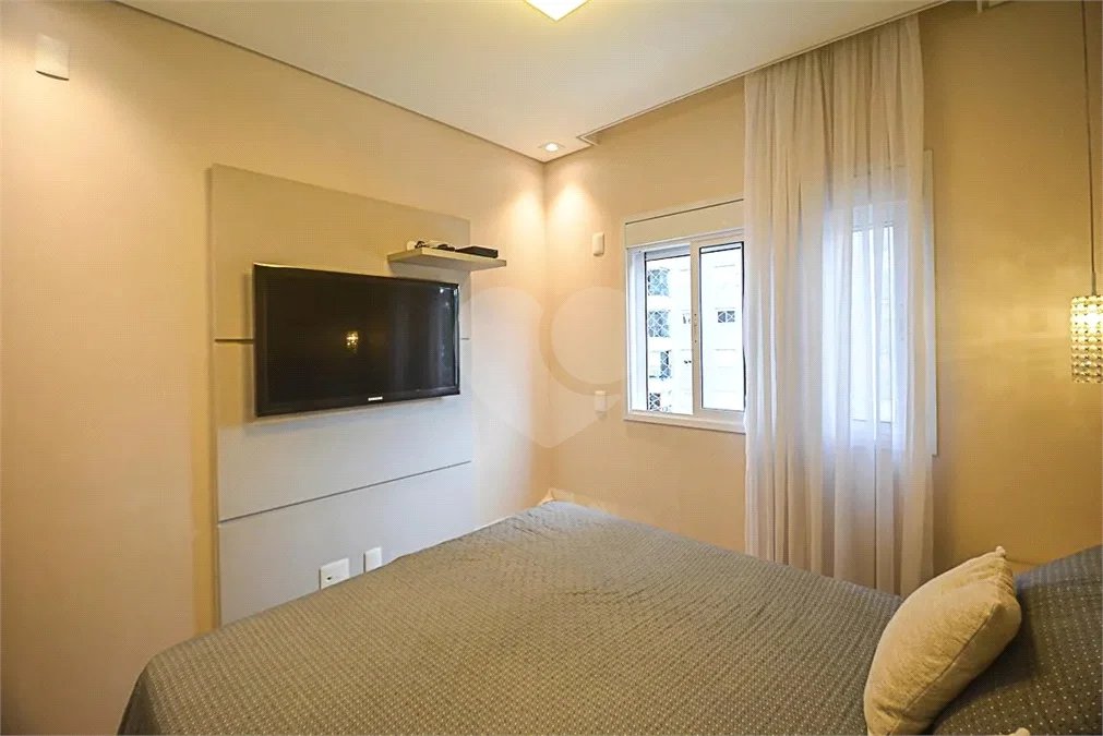 Espaço, conforto e uma localização privilegiada fazem deste apartamento mobiliado no Baeta Neves, em São Bernardo do Campo, uma excelente opção para seu novo lar. Com 118 m², três dormitórios e quatro banheiros, o imóvel oferece ambientes amplos para acomodar a família e receber amigos com comodidad