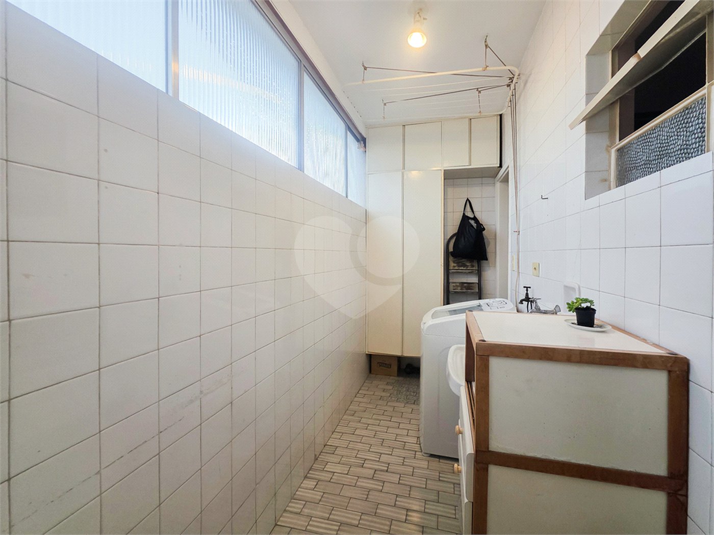 Apartamento - Sumaré - 2 Quartos / Dormitórios - 1 Vaga - Venda / Compra