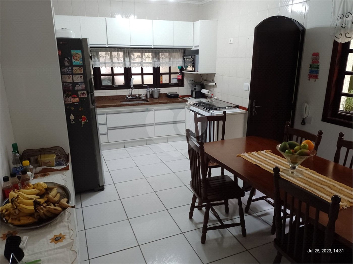 Oportunidade! Super sobrado em rua tranquila e ótima localização