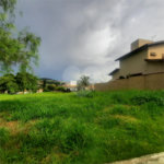 Lindo terreno de 450m², localizado no Condomínio Vilaggio Caprirccio