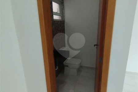 Sobrado à venda, 3 suítes, garagem, a 300 m do metrô Vila Matilde