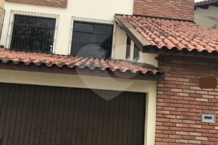 Sobrado imponente à venda no Jardim Leonor de Barros