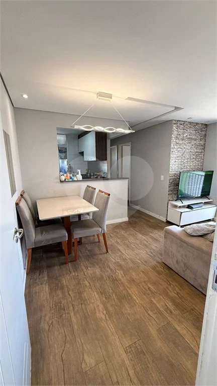 Apartamento com 48m², 2 dormitórios, 1 vaga de garagem, à venda em Itaquera.