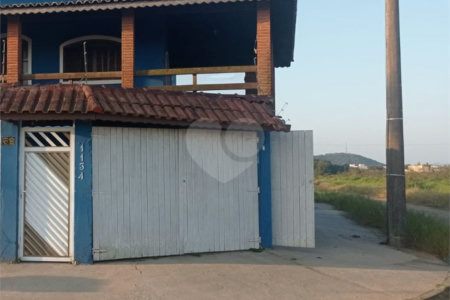 Sobrado para venda em Peruíbe.