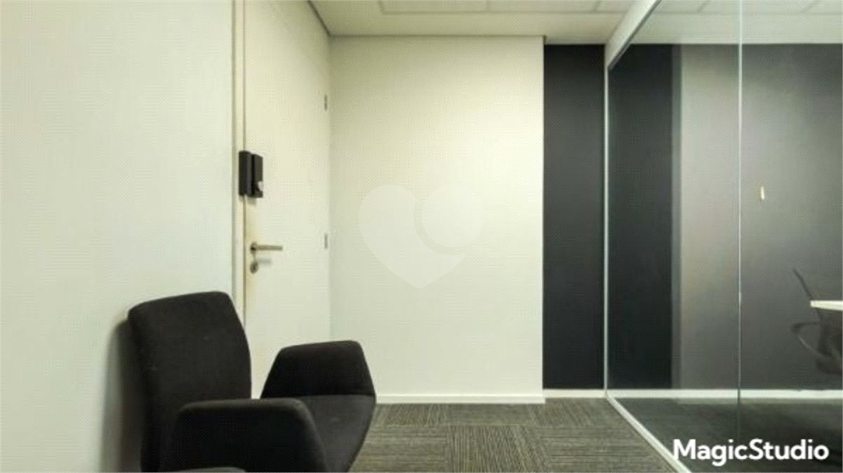 Sala comercial com 35m², 1 vaga, 1 banheiro, à venda na Barra Funda.