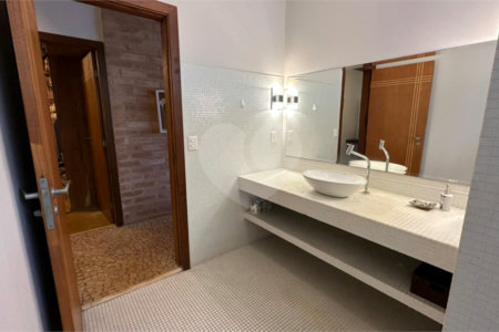 Casa para venda no Condomínio Vivenda do Broa.