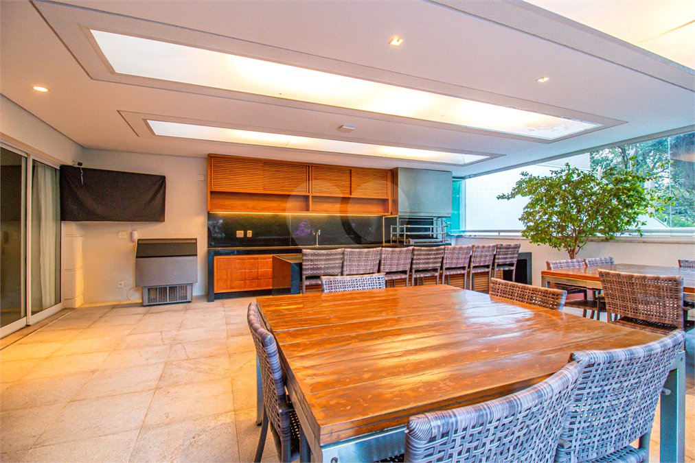 Apartamento Campo Belo à Venda 274 m² 4 Suítes 4 Vagas com Clima de Casa e Vista Verde