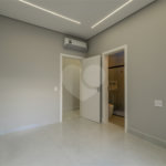 Indaiatuba - SP - Condominio Dona Lucilla - Valor R$2.295.000,00 - 3 suítes + escritório + lavabo - Terreno: 300m2 - Construção: 188m2 - Diferenciais - Móveis planejados no escritório, sala de TV, lavabo, cozinha, área gourmet, lavanderia, banheiros e closet - Ar condicionado em todos os ambie