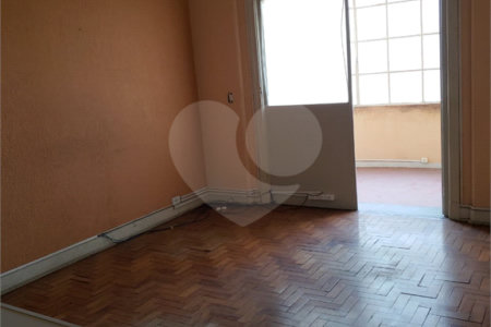 Apartamento de 80m2 à venda com 2 dormitórios e terraço no Centro