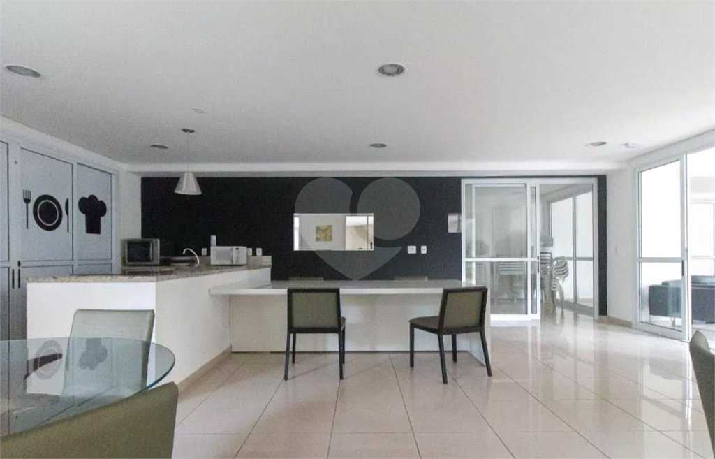 Apartamento na Região da Mooca. Excelente Localização com 3 Dormitórios sendo 1 Suíte e 2 Vagas de Garagem